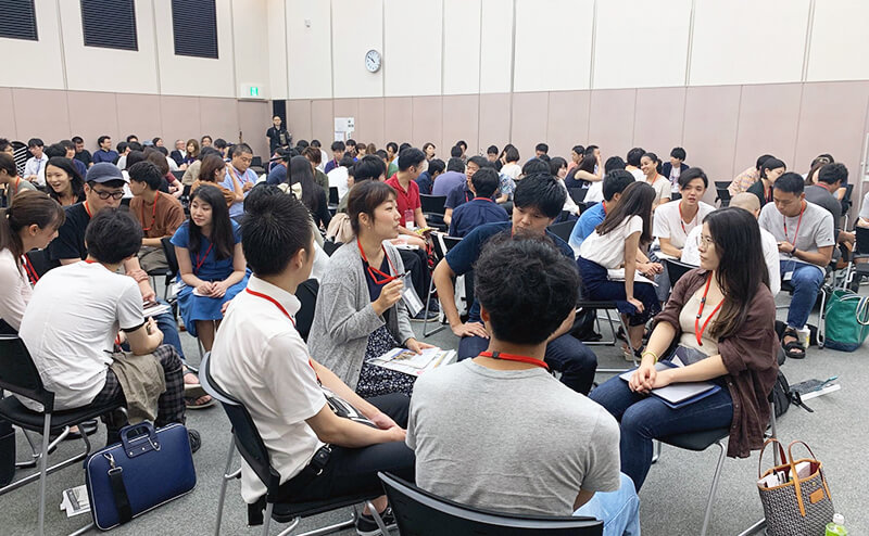 「MEET 出会う」の画像