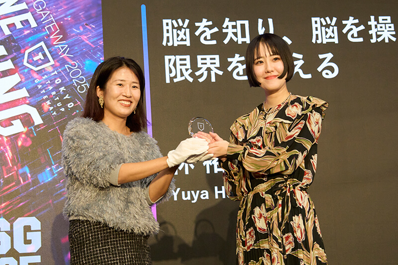 仲村 怜夏さん授賞式01